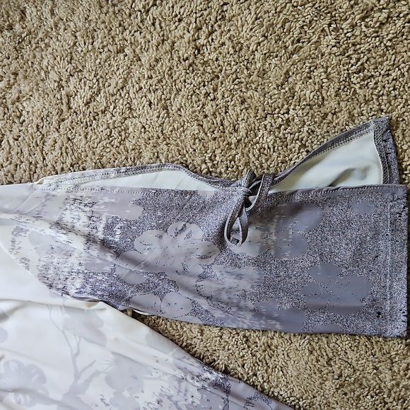 Lily Elegant Gray and Black Women's Top, Size XL - Picture 4 of 7